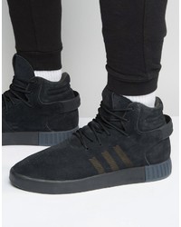 schwarze Turnschuhe von adidas