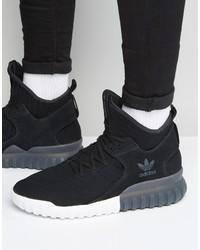 schwarze Turnschuhe von adidas