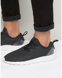 schwarze Turnschuhe von adidas