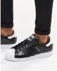 schwarze Turnschuhe von adidas