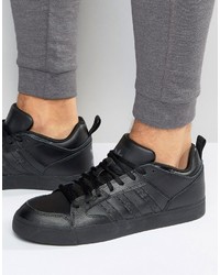 schwarze Turnschuhe von adidas