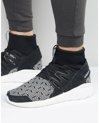 schwarze Turnschuhe von adidas