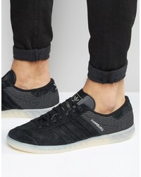 schwarze Turnschuhe von adidas