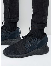 schwarze Turnschuhe von adidas