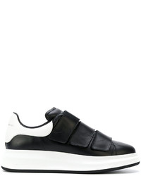 schwarze Turnschuhe von Alexander McQueen