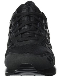 schwarze Turnschuhe von Asics