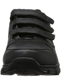 schwarze Turnschuhe von Bruetting