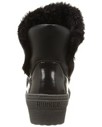 schwarze Turnschuhe von Bunker