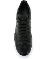 schwarze Turnschuhe von Alexander McQueen