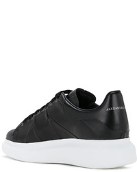 schwarze Turnschuhe von Alexander McQueen