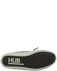 schwarze Turnschuhe von Hub