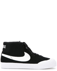 schwarze Turnschuhe von Nike