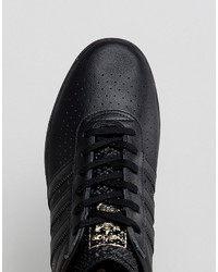 schwarze Turnschuhe von adidas