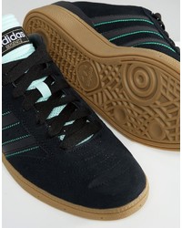 schwarze Turnschuhe von adidas