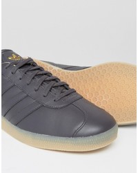 schwarze Turnschuhe von adidas