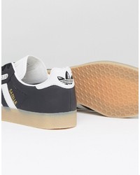 schwarze Turnschuhe von adidas