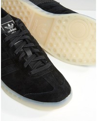 schwarze Turnschuhe von adidas