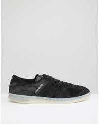 schwarze Turnschuhe von adidas