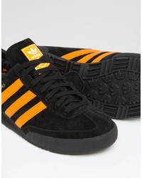 schwarze Turnschuhe von adidas