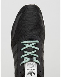 schwarze Turnschuhe von adidas