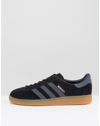 schwarze Turnschuhe von adidas