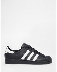 schwarze Turnschuhe von adidas