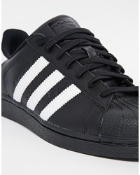 schwarze Turnschuhe von adidas