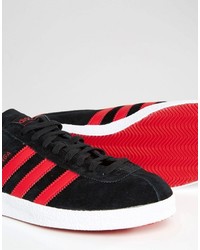 schwarze Turnschuhe von adidas