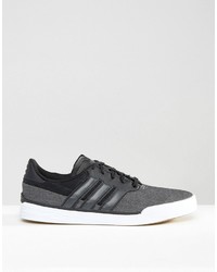 schwarze Turnschuhe von adidas