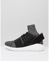 schwarze Turnschuhe von adidas