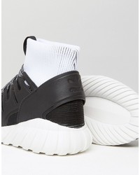 schwarze Turnschuhe von adidas