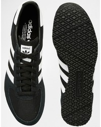 schwarze Turnschuhe von adidas