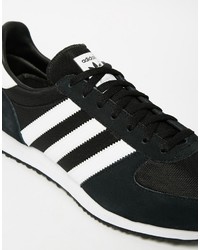 schwarze Turnschuhe von adidas