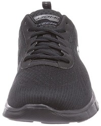 schwarze Turnschuhe von Skechers