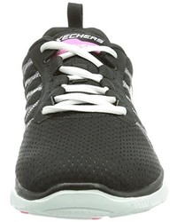 schwarze Turnschuhe von Skechers