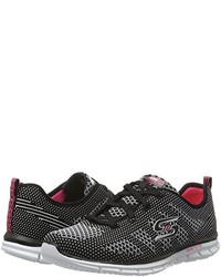 schwarze Turnschuhe von Skechers