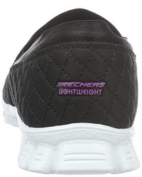 schwarze Turnschuhe von Skechers