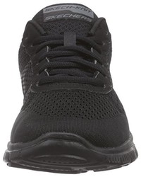 schwarze Turnschuhe von Skechers