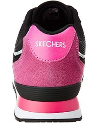 schwarze Turnschuhe von Skechers