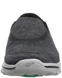 schwarze Turnschuhe von Skechers