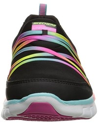 schwarze Turnschuhe von Skechers