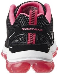 schwarze Turnschuhe von Skechers