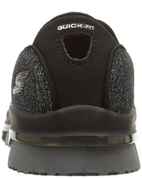 schwarze Turnschuhe von Skechers