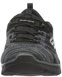 schwarze Turnschuhe von Skechers