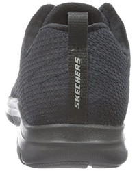 schwarze Turnschuhe von Skechers