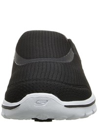 schwarze Turnschuhe von Skechers