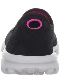 schwarze Turnschuhe von Skechers