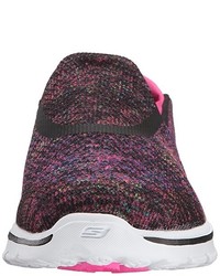 schwarze Turnschuhe von Skechers