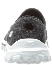 schwarze Turnschuhe von Skechers