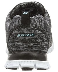 schwarze Turnschuhe von Skechers